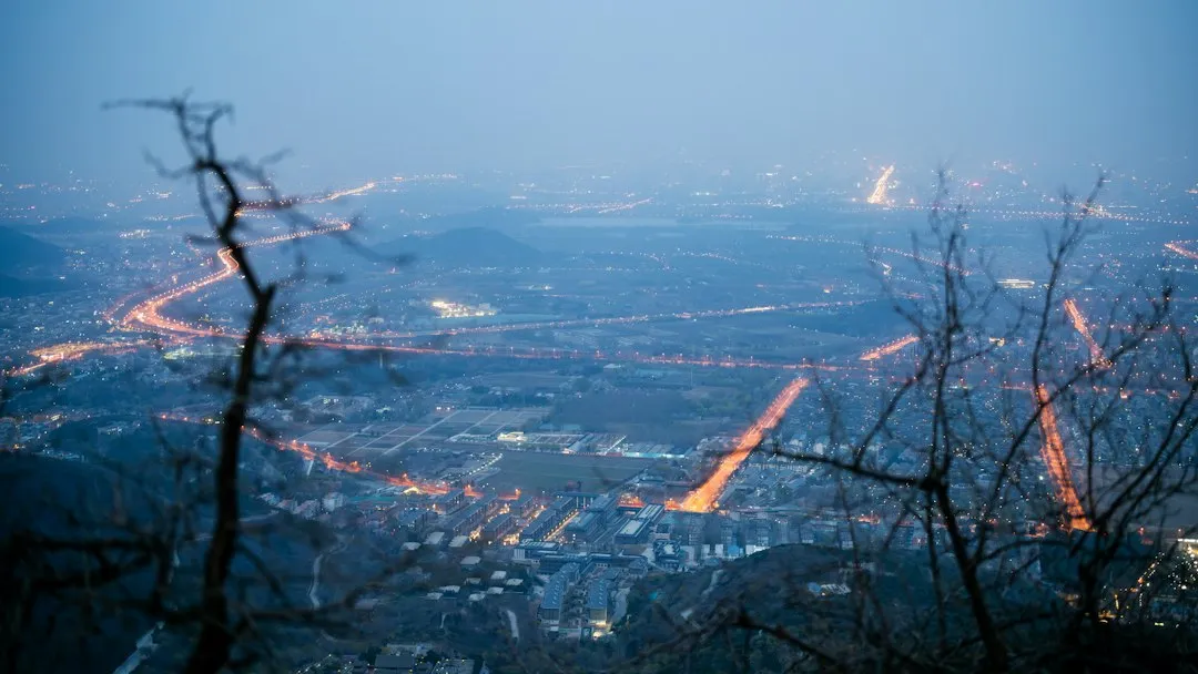 2025年智能安防套装选购指南：家庭与公寓场景对比